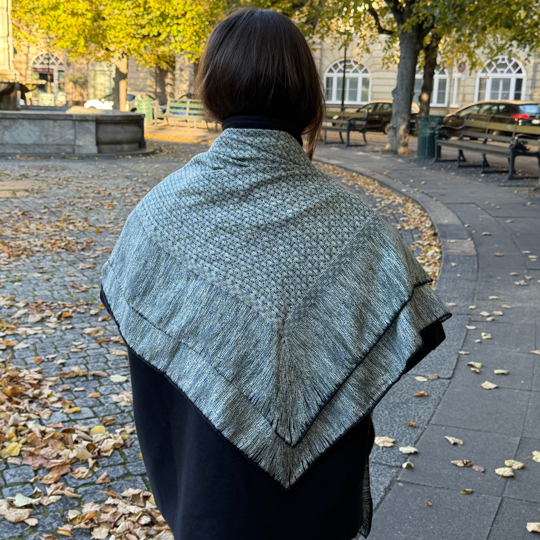 SilkWool Scarf – 70% Uld / 30% Mulberry Silke | Nordic Grey (XL 140x140)
